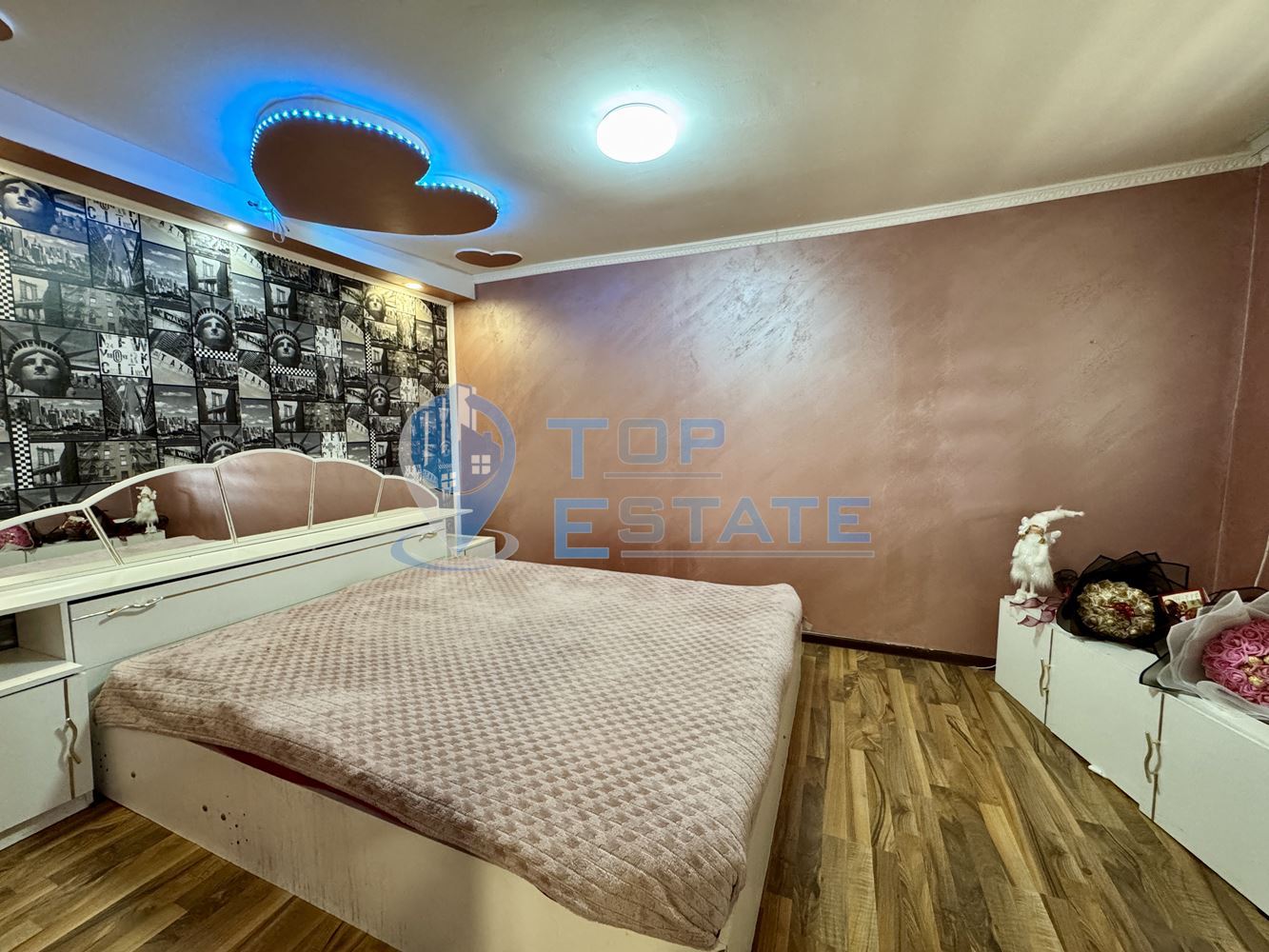 Обзаведена тухлена къща с прекрасен двор в град Полски Тръмбеш, област Велико Търново - 0