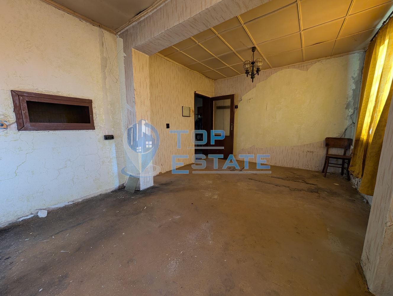 Едноетажна тухлена къща с гараж и кладенец в село Правда - 0