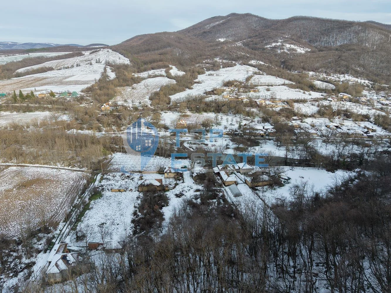 Едноетажна къща близо до река с голям двор в село Росно, област Велико Търново-0 Едноетажна къща близо до река с голям двор в село Росно, област Велико Търново - 0