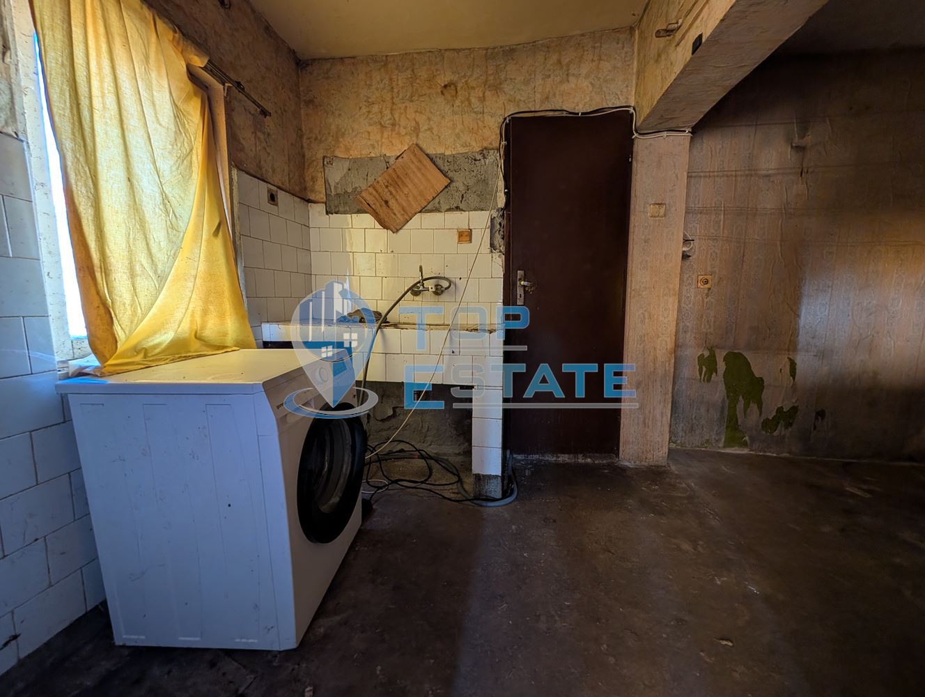 Едноетажна тухлена къща с гараж и кладенец в село Правда - 0