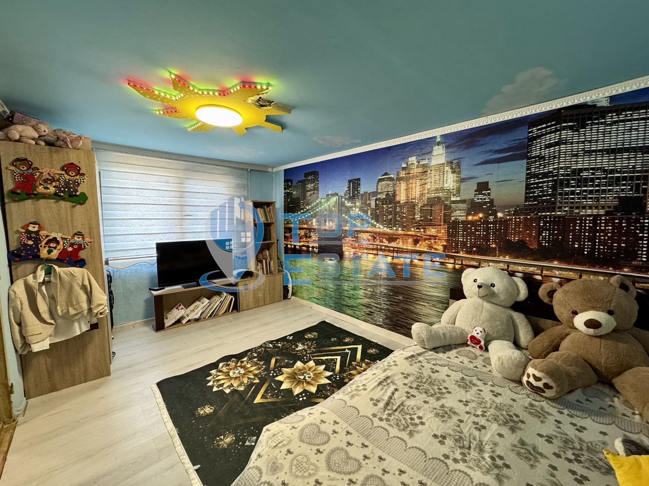 Обзаведена тухлена къща с прекрасен двор в град Полски Тръмбеш, област Велико Търново - 0