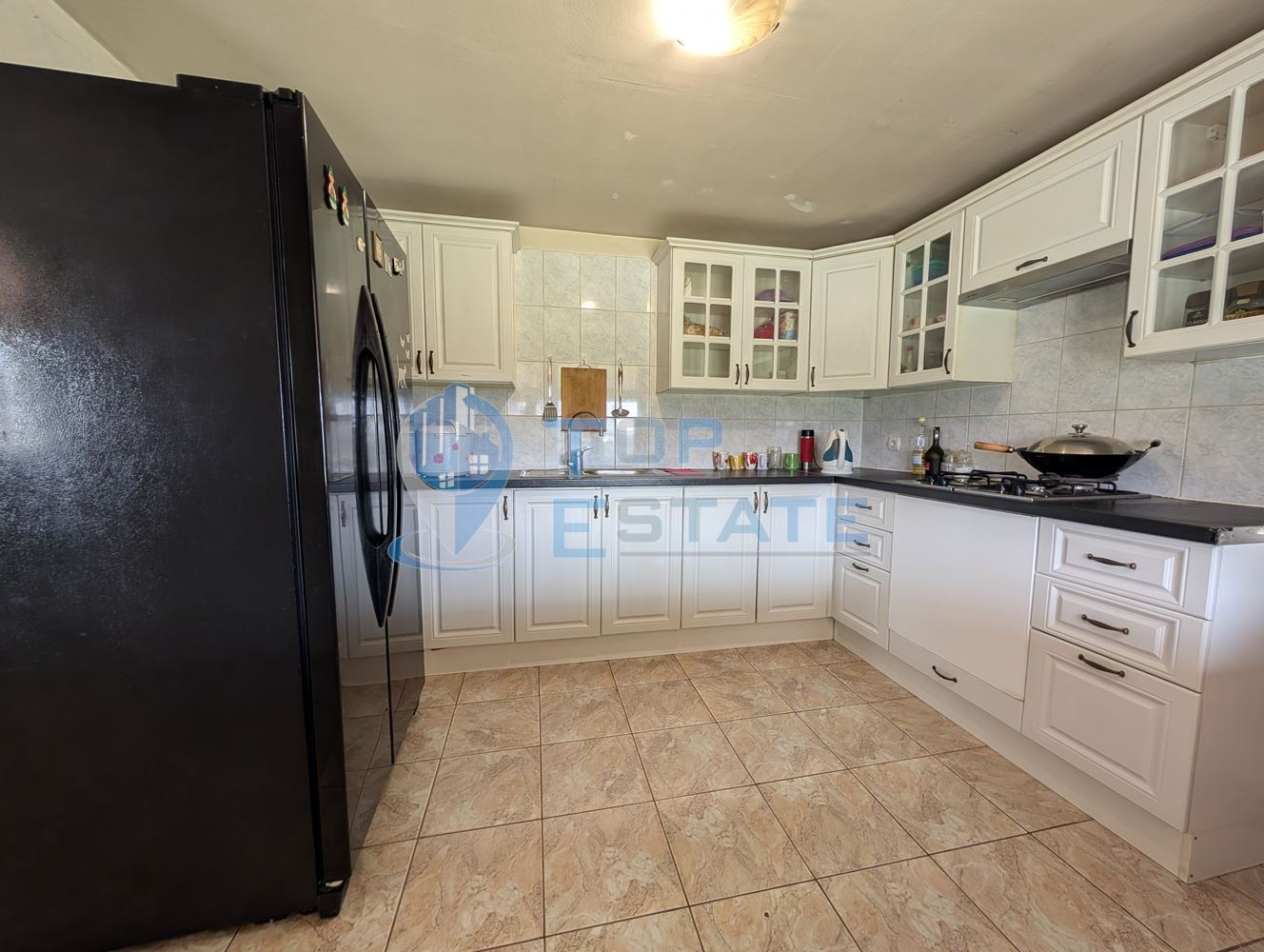 Просторна тухлена къща с кладенец и голям двор в село Раданово - 0