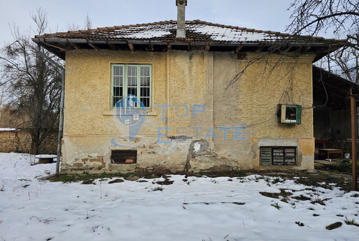 Едноетажна къща близо до река с голям двор в село Росно, област Велико Търново - 0