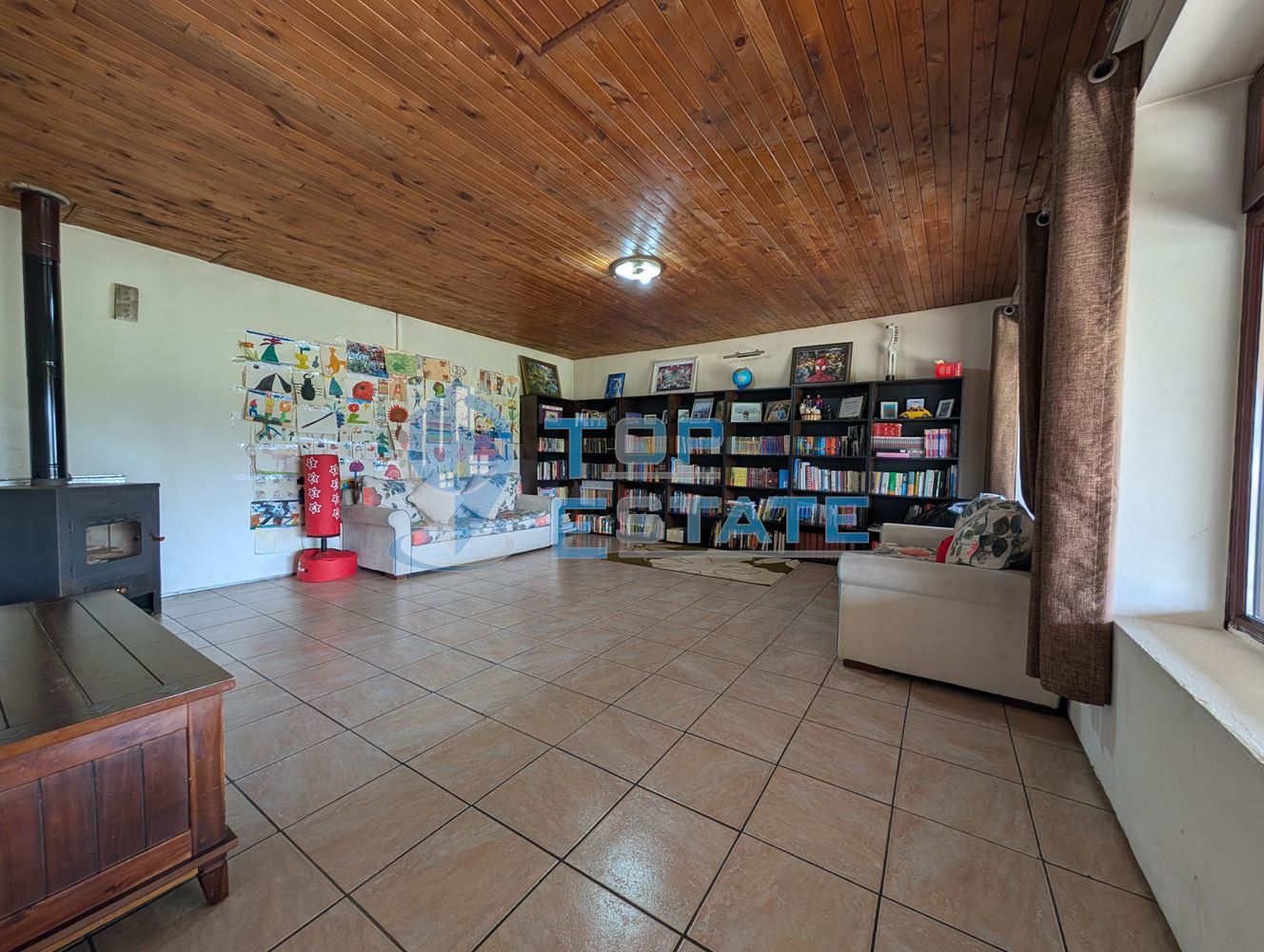 Просторна тухлена къща с кладенец и голям двор в село Раданово - 0