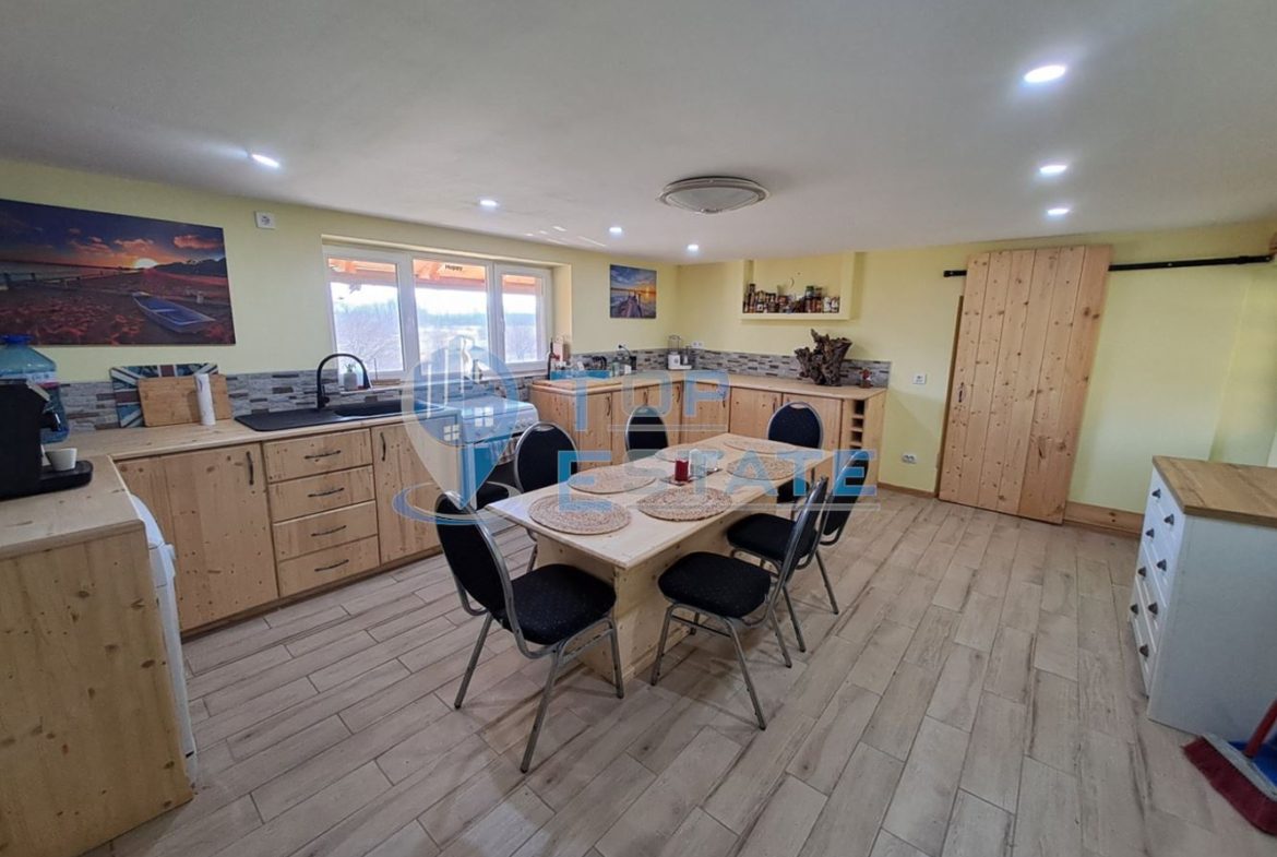 Двуетажна къща след ремонт с голям двор в село Горна Липница, област Велико Търново - 0