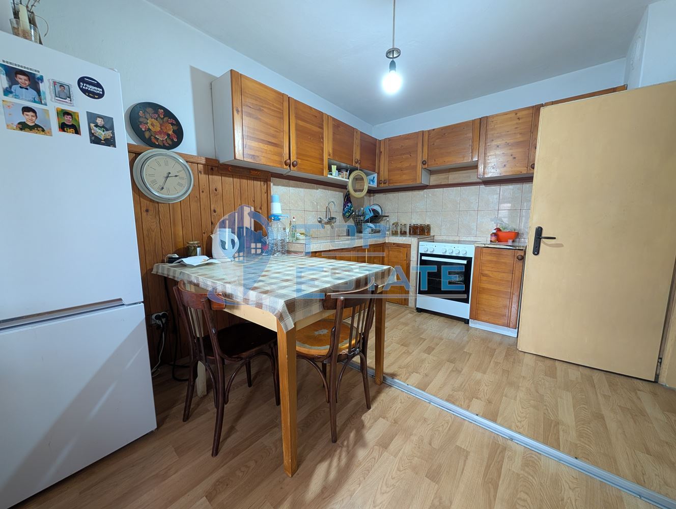 Двуетажна масивна къща в град Стражица - 0