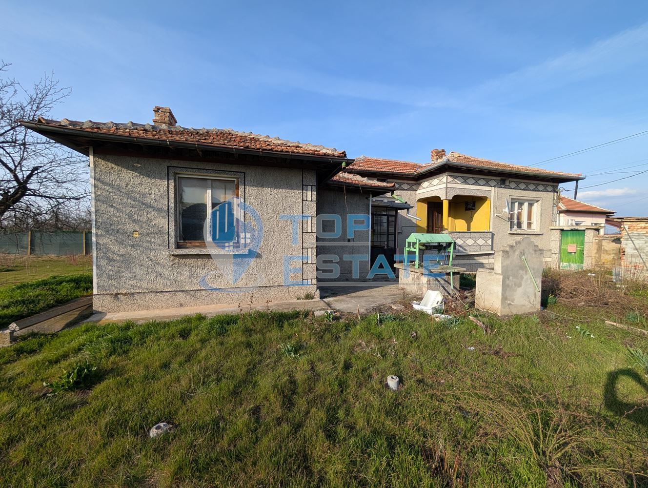 Едноетажна тухлена къща с гараж и кладенец в село Правда - 0