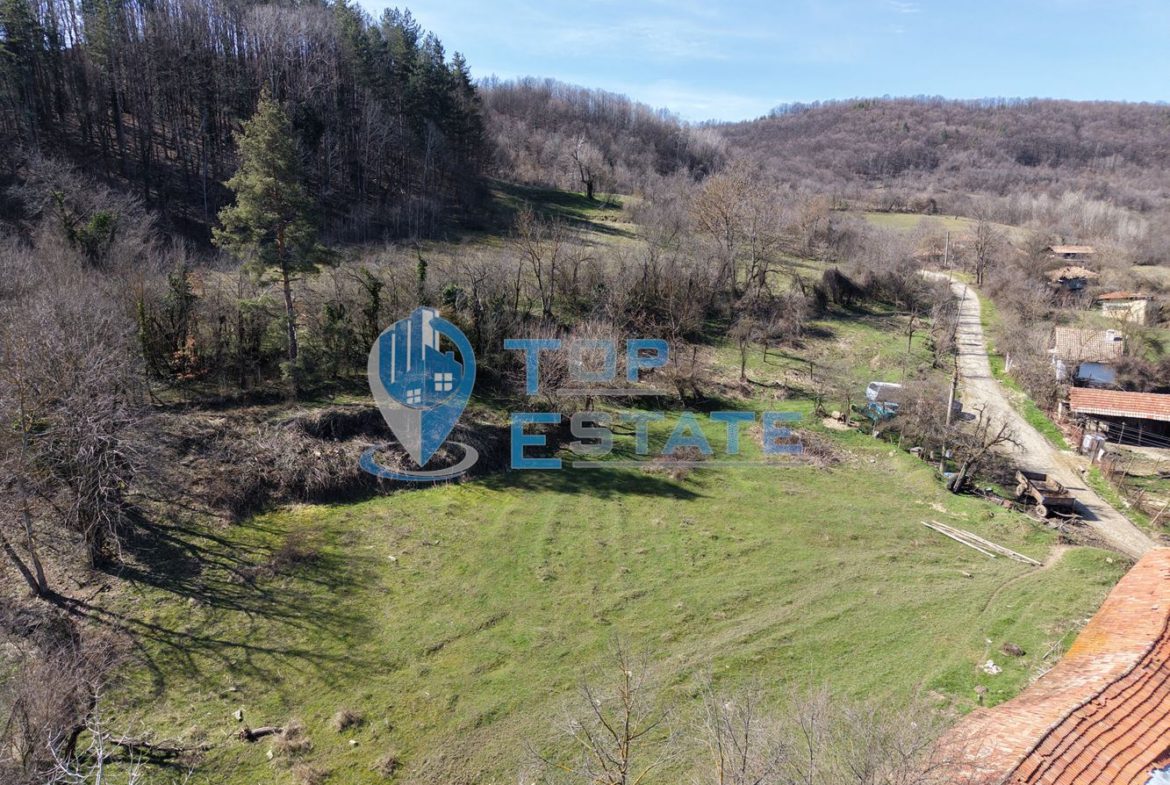 Панорамен парцел с партиди за ток и вода в планинското село Разсоха, област Велико Търново - 0