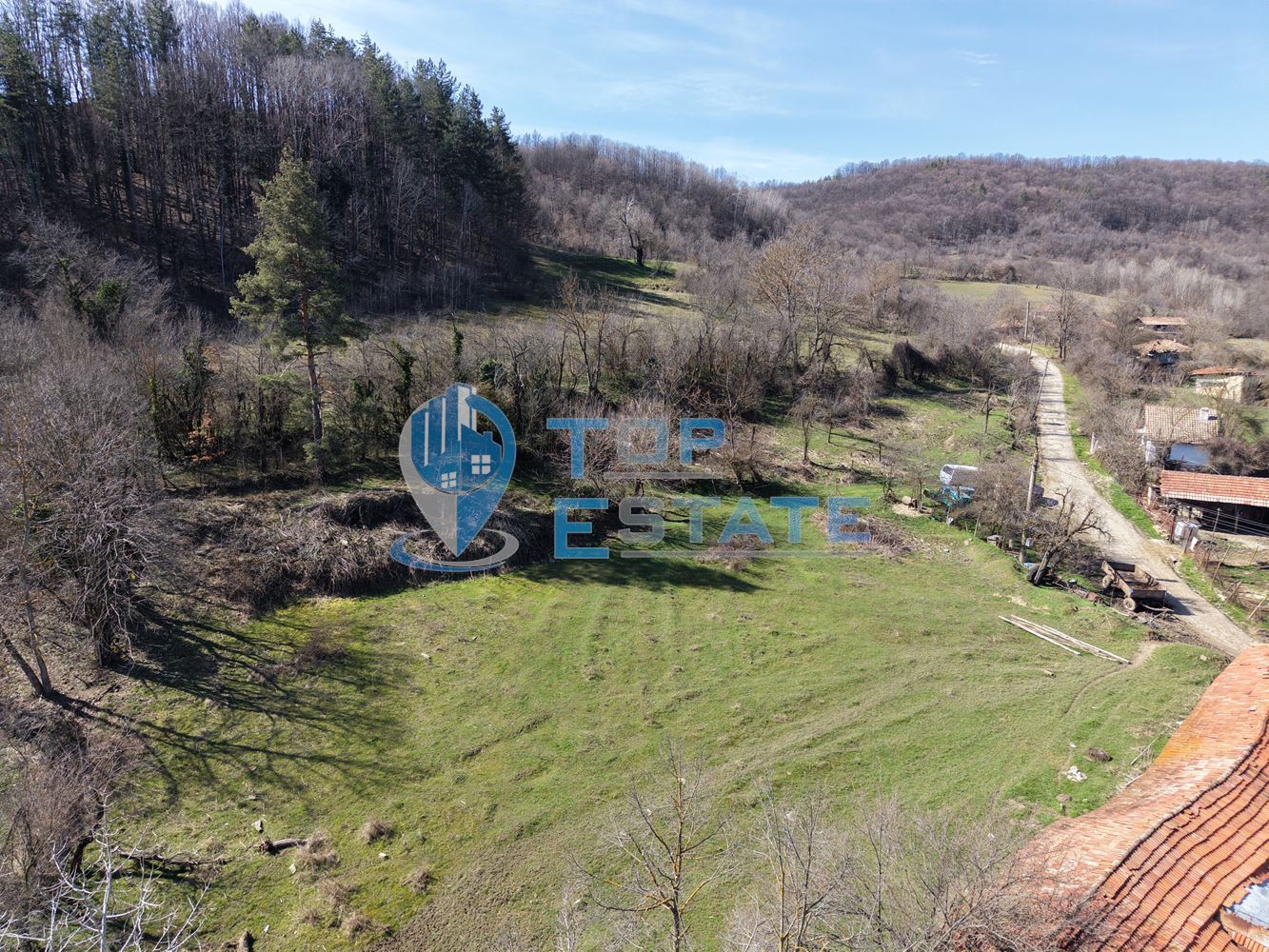 Панорамен парцел с партиди за ток и вода в планинското село Разсоха, област Велико Търново - 0
