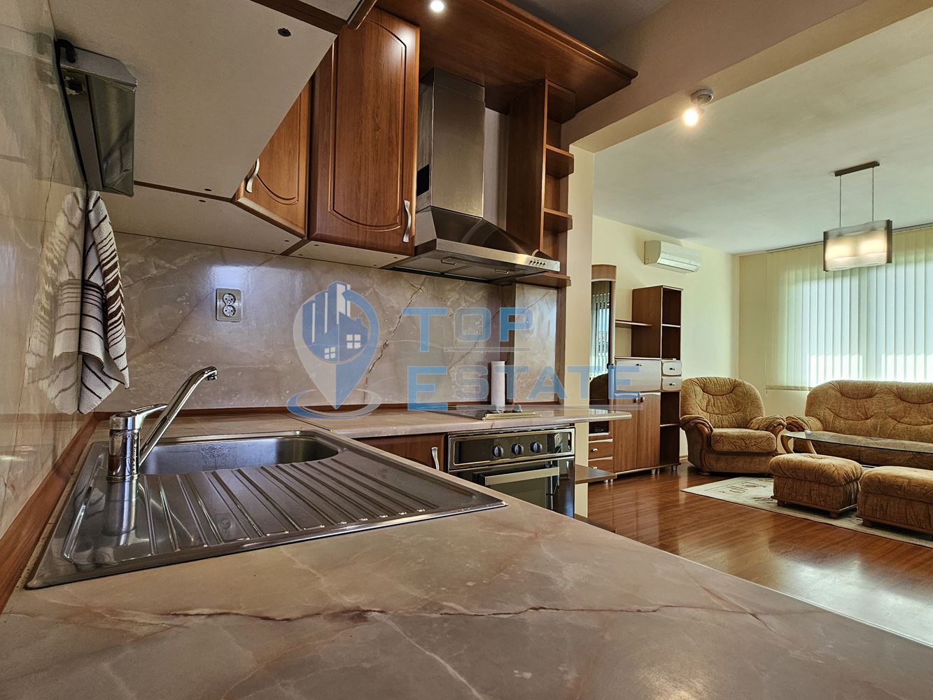 Многостаен, обзаведен апартамент в широкия център в град Велико Търново - 0