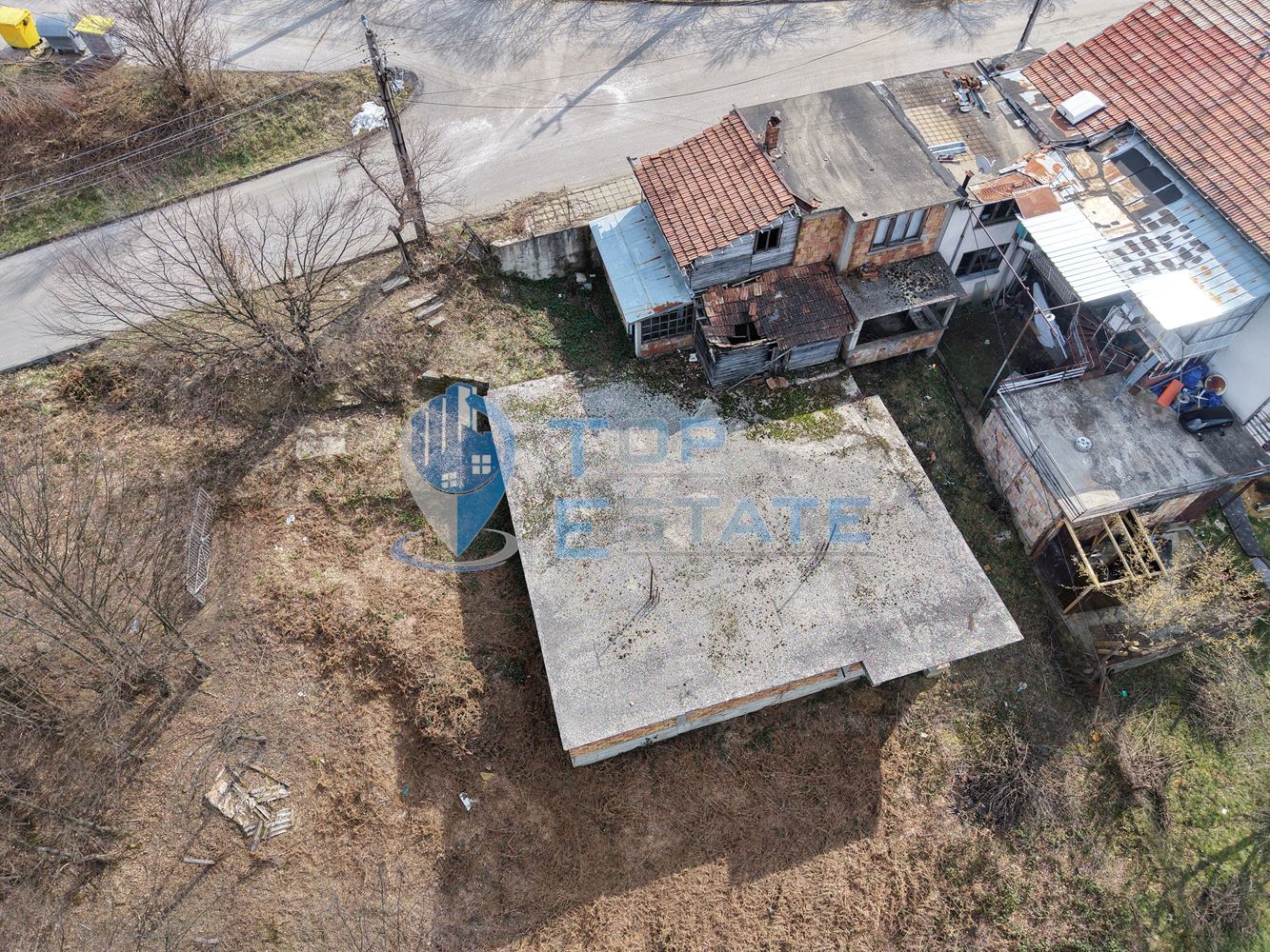 Парцел с къща, гараж и панорамна гледка в град Плачковци - 0