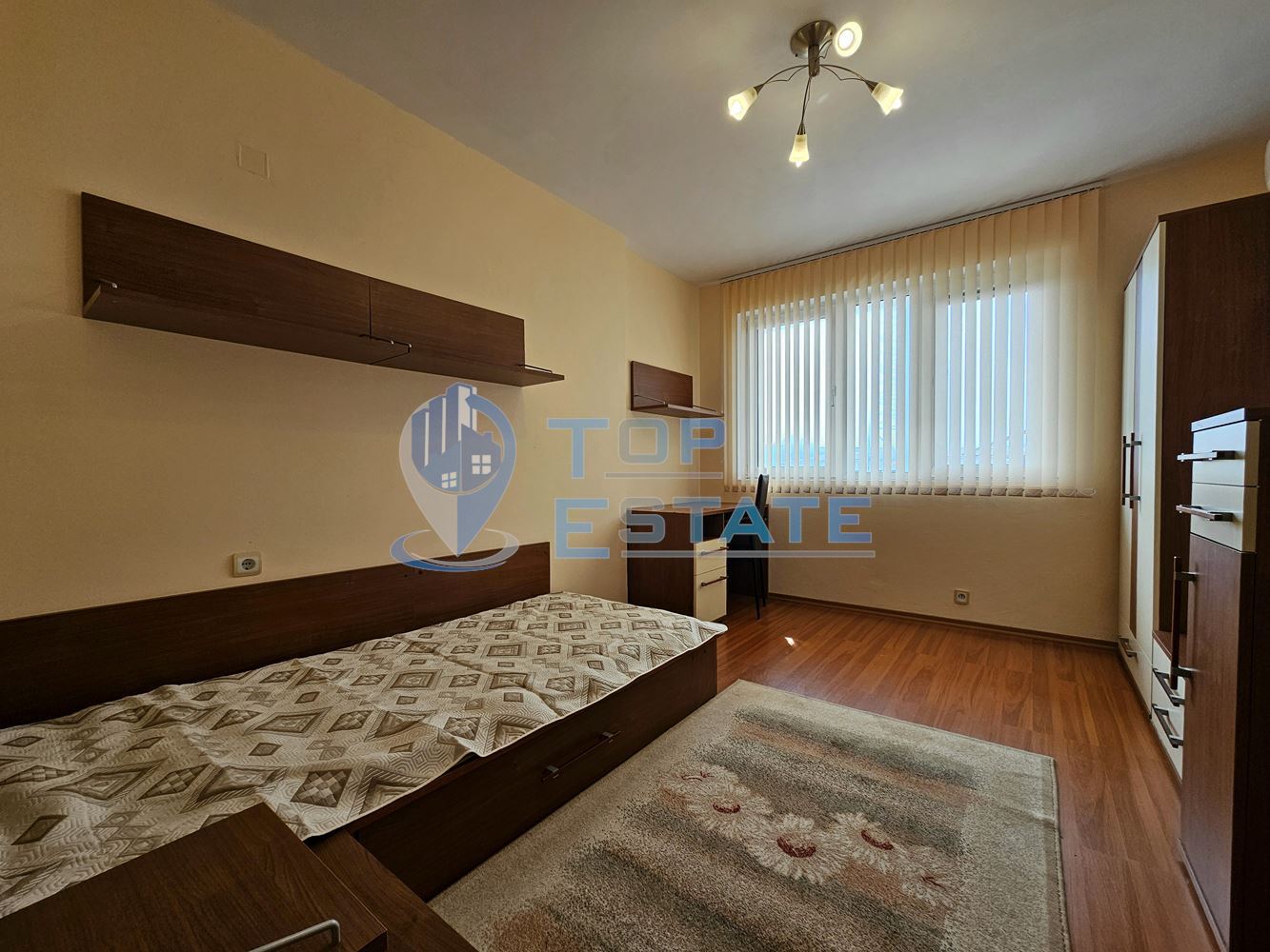 Многостаен, обзаведен апартамент в широкия център в град Велико Търново - 0