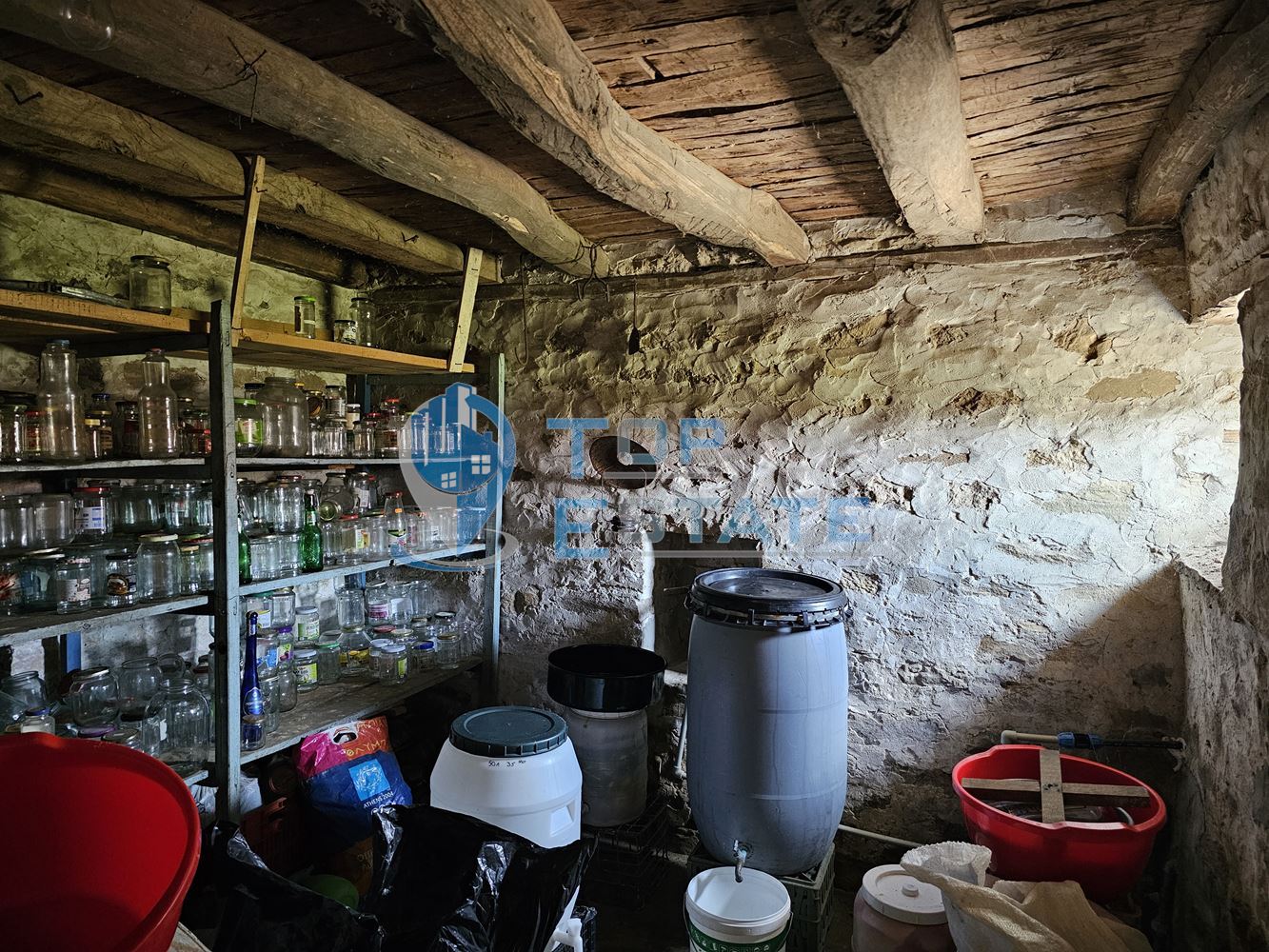 Двуетажна къща с голям двор, кладенец и гараж в село Долна Липница, област Велико Търново - 0