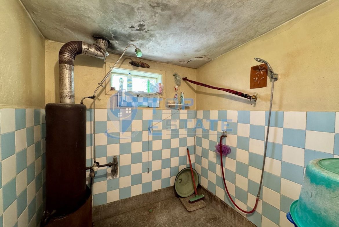 Къща с кладенец и голям двор в село Сушица, област Велико Търново - 0