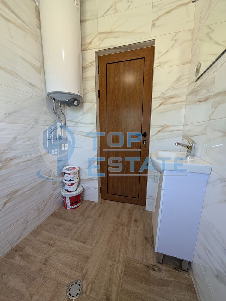 Едноетажна реновирана тухлена къща с голям двор в село Русаля - 0