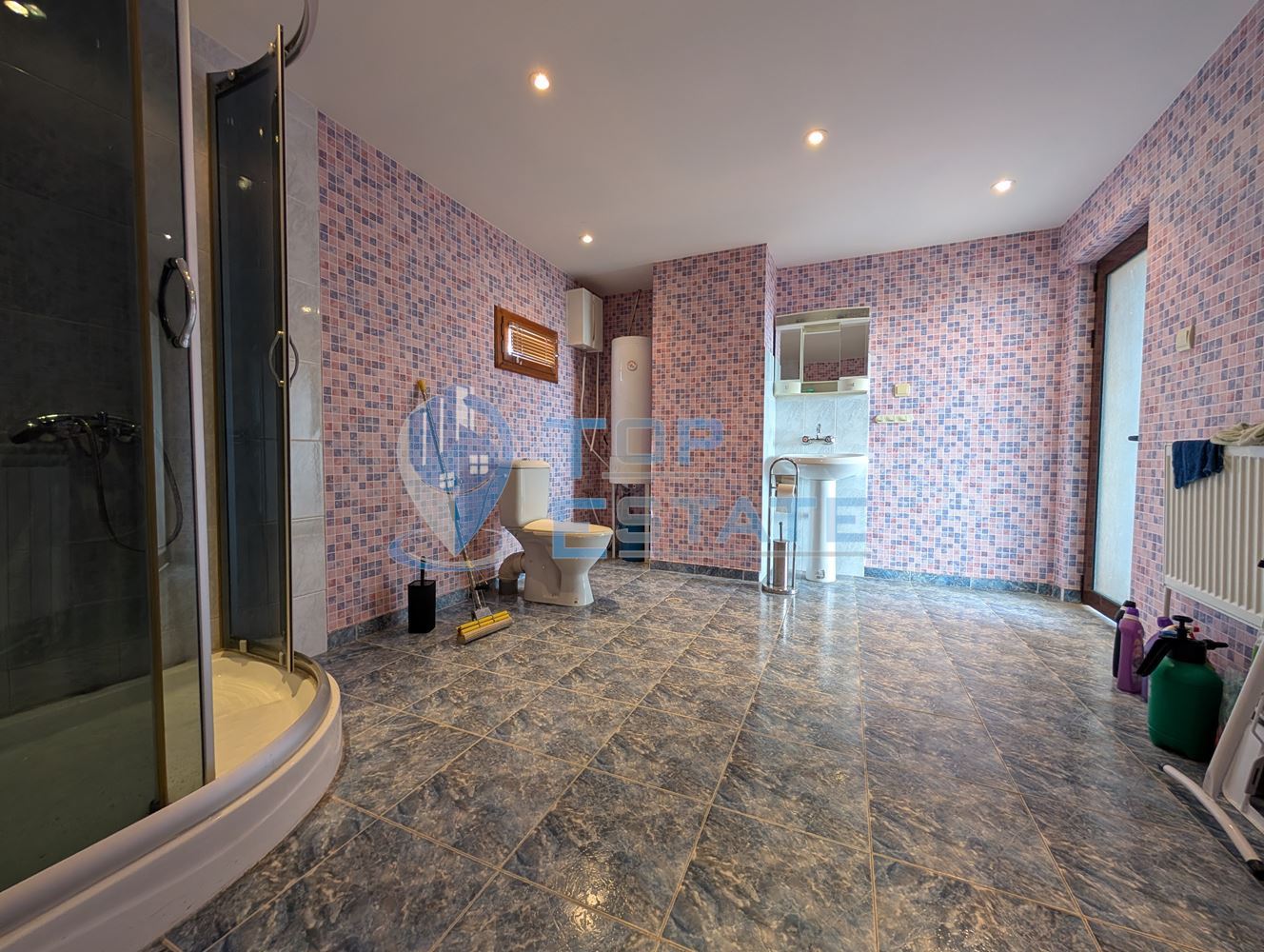 Двуетажна къща във възрожденски стил с кладенец в село Драгижево - 0