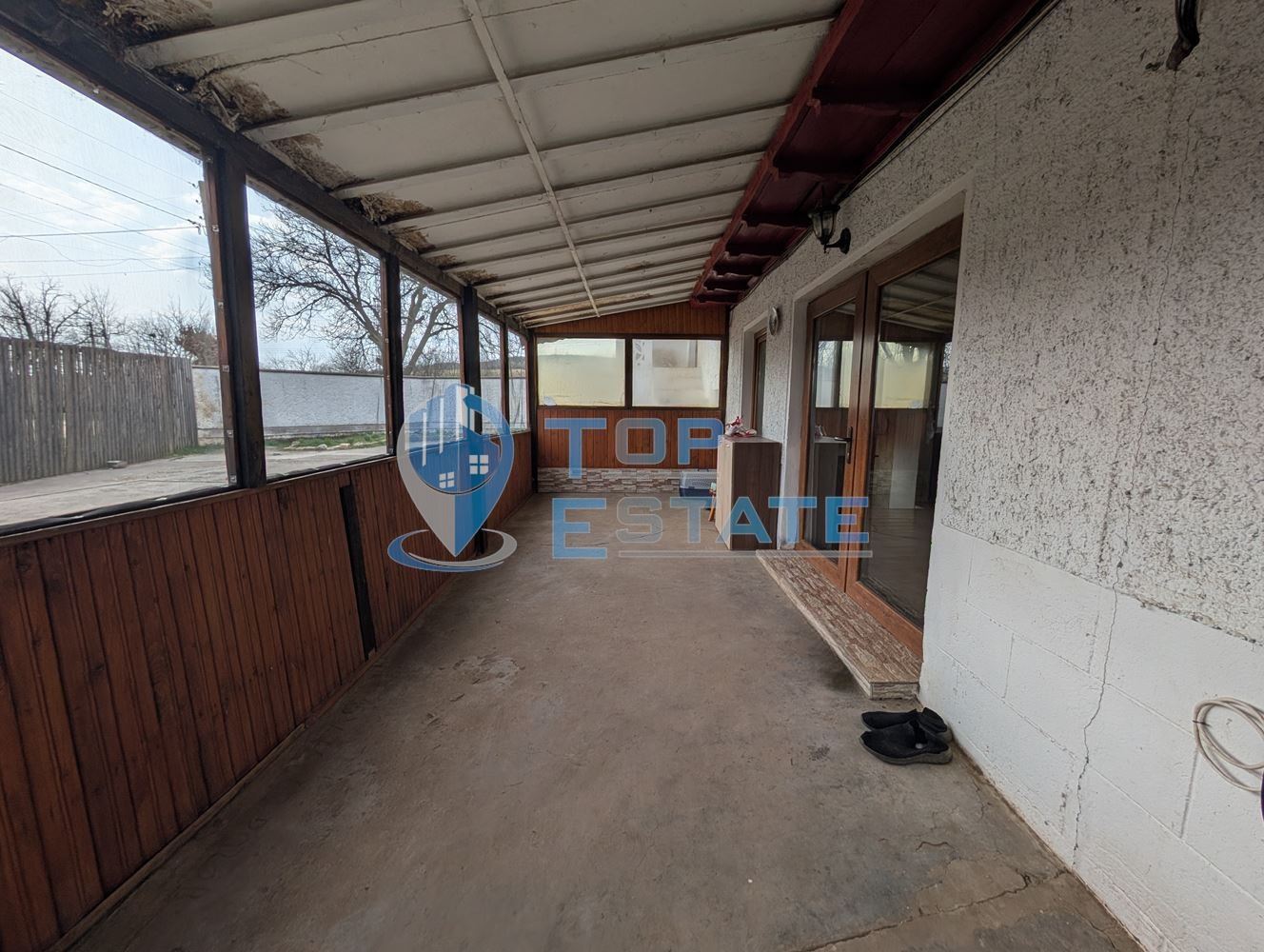 Тухлена къща с гараж и голям двор в село Раданово - 0