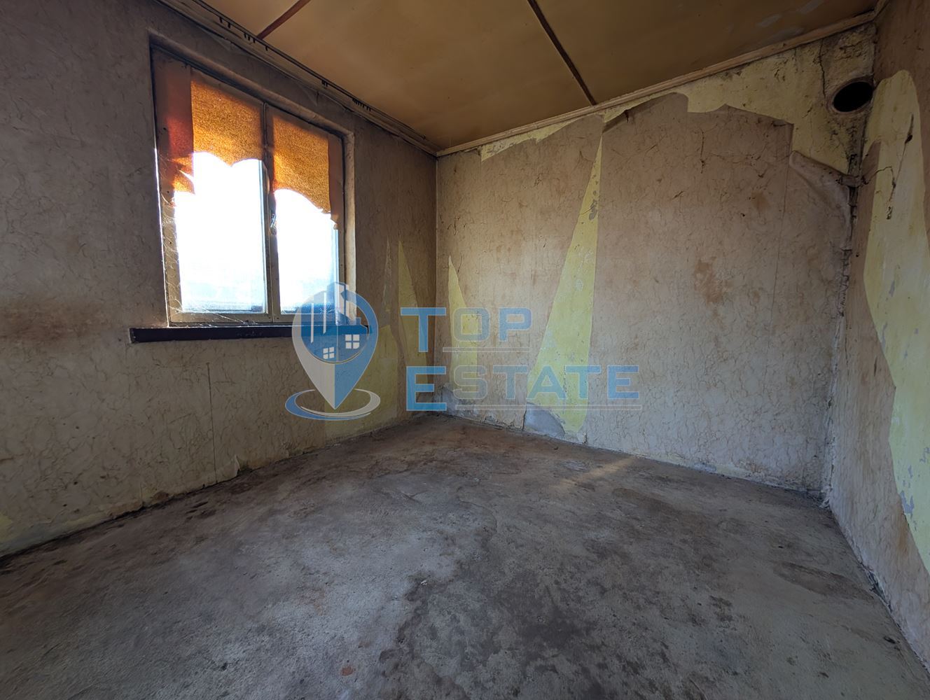 Едноетажна тухлена къща с гараж и кладенец в село Правда - 0