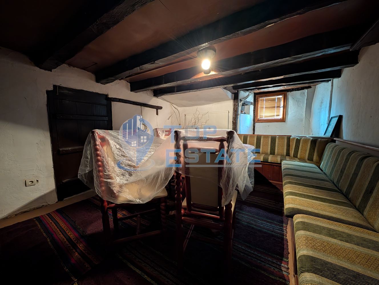 Двуетажна къща във възрожденски стил с кладенец в село Драгижево - 0