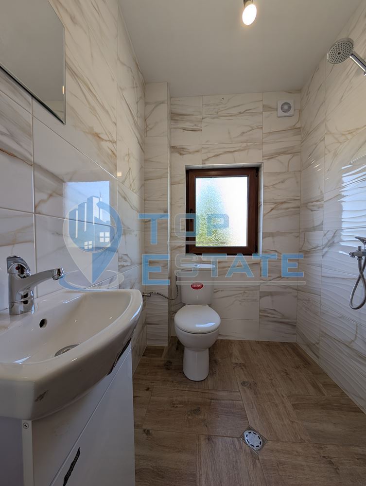 Едноетажна реновирана тухлена къща с голям двор в село Русаля - 0