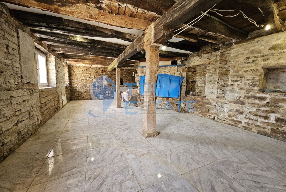 Двуетажна къща след ремонт с голям двор в село Горна Липница, област Велико Търново - 0