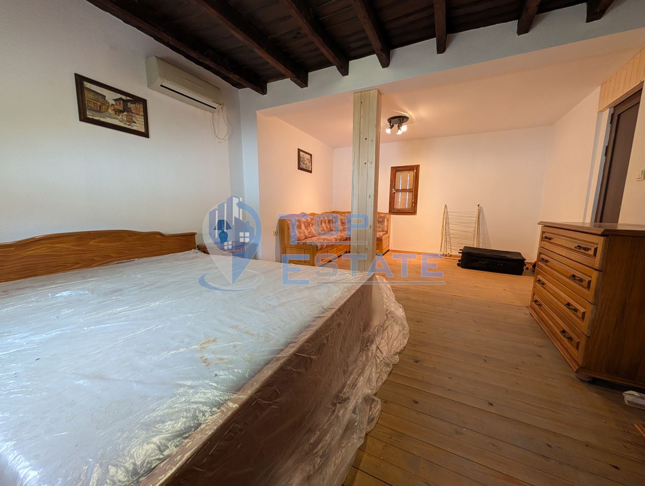 Двуетажна къща във възрожденски стил с кладенец в село Драгижево - 0