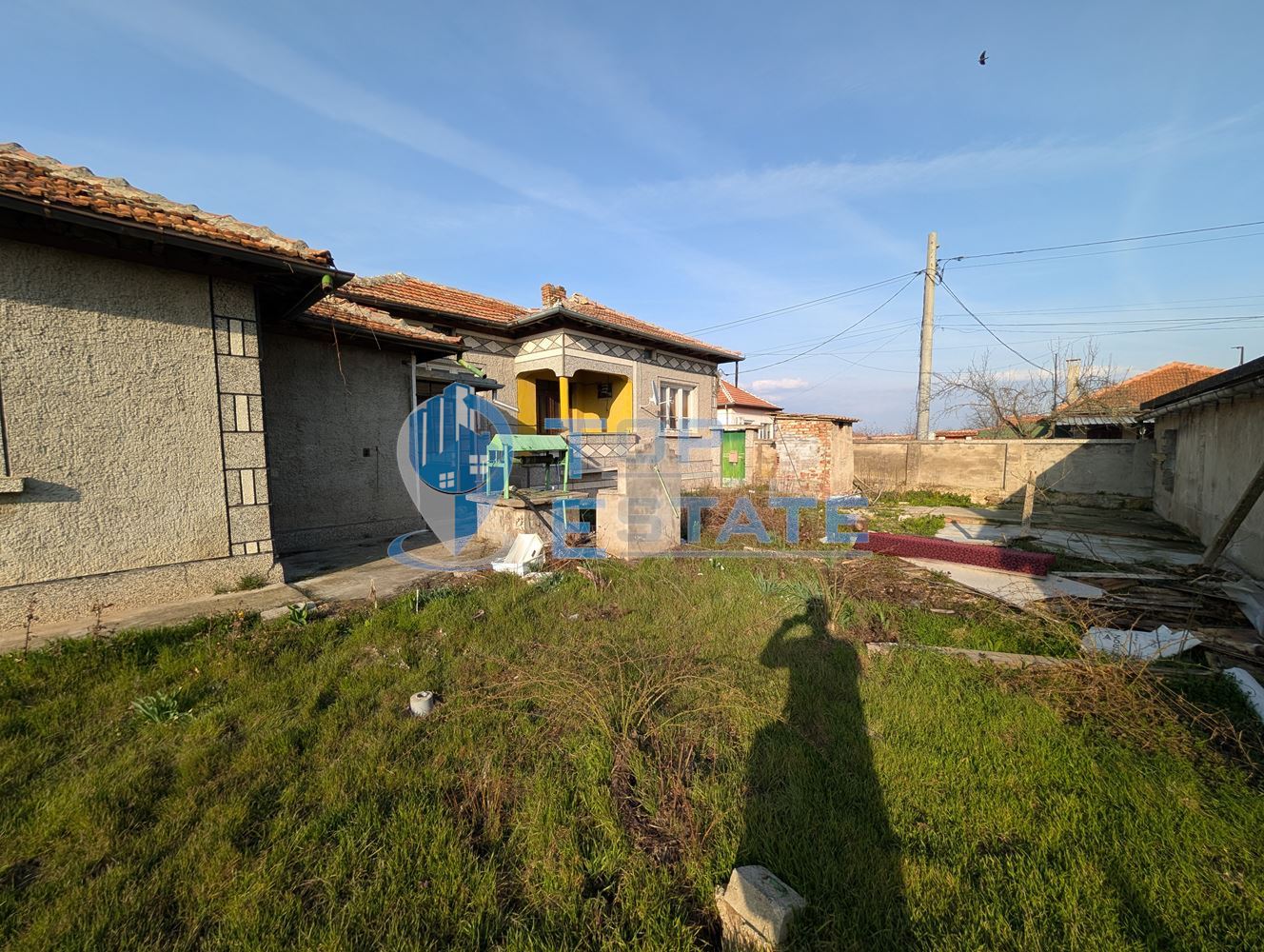 Едноетажна тухлена къща с гараж и кладенец в село Правда - 0