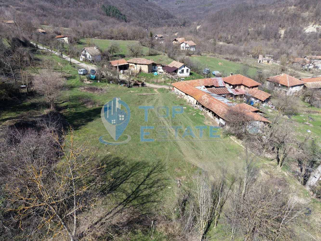Панорамен парцел с партиди за ток и вода в планинското село Разсоха, област Велико Търново - 0