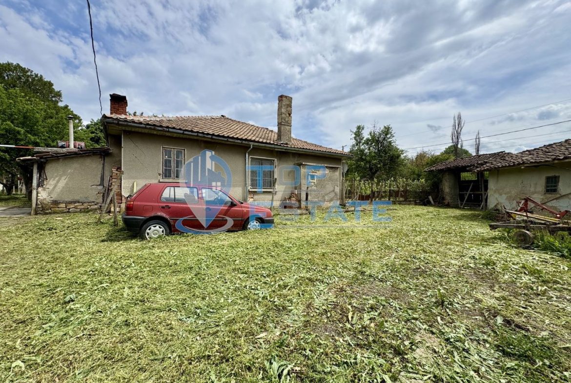 Къща с кладенец и голям двор в село Сушица, област Велико Търново - 0