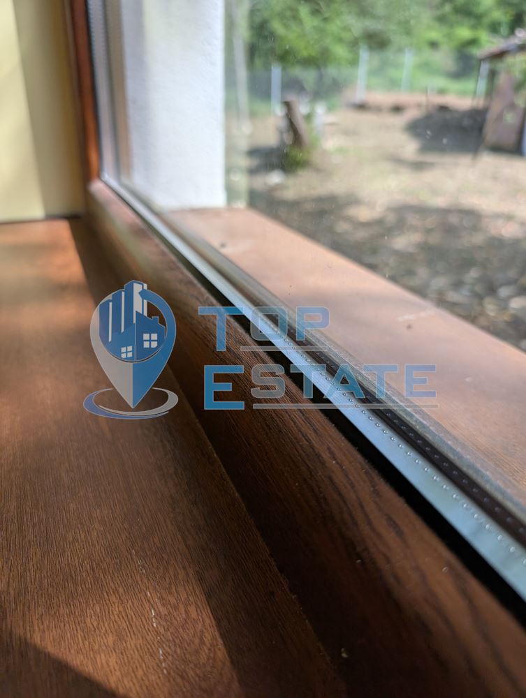 Едноетажна реновирана тухлена къща с голям двор в село Русаля - 0