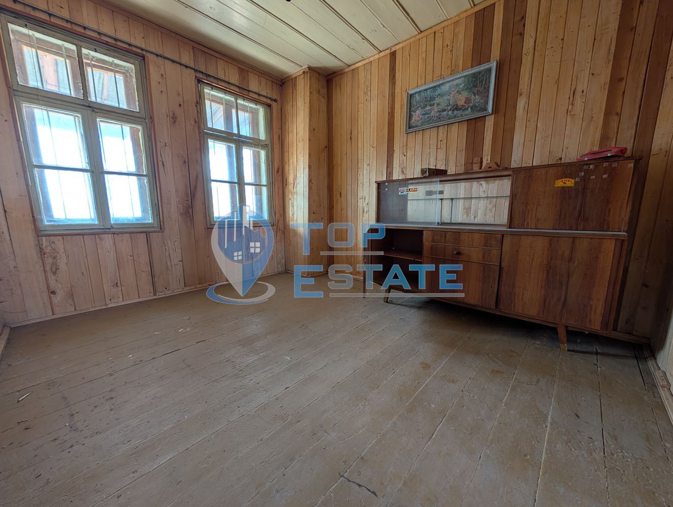 Просторна двуетажна къща в центъра на село Драгижево - 0