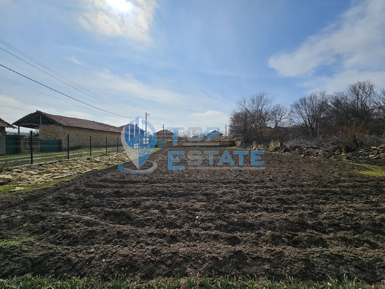 Двуетажна къща с голям двор, кладенец и гараж в село Долна Липница, област Велико Търново - 0