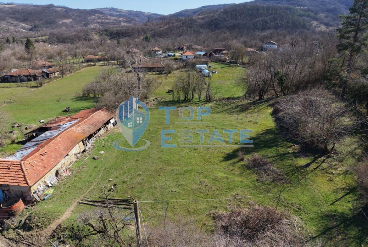Панорамен парцел с партиди за ток и вода в планинското село Разсоха, област Велико Търново - 0
