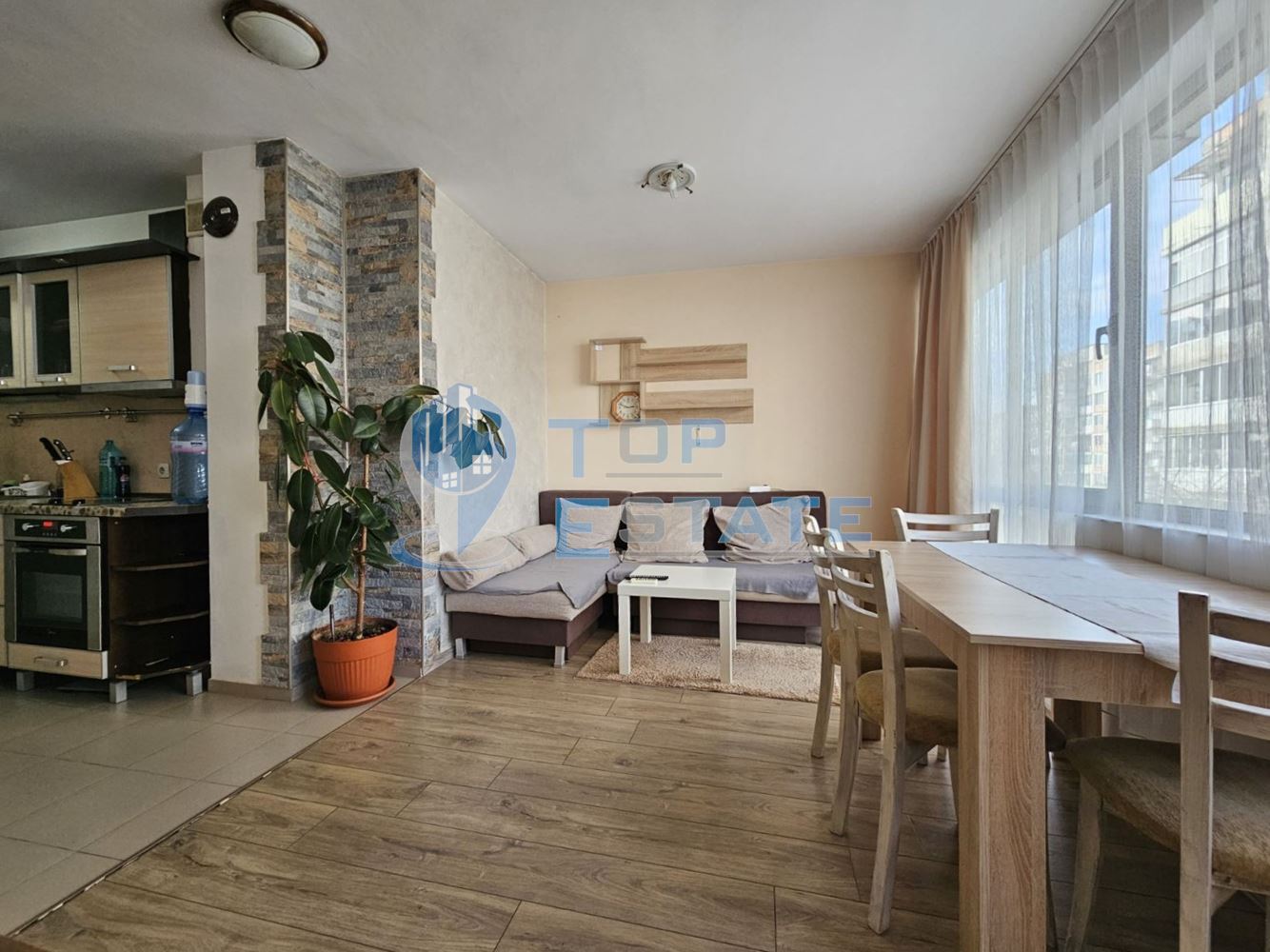 Двустаен, обзаведен апартамент в квартал Колю Фичето, град ВеликоТърново - 0