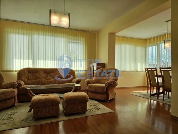 Многостаен, обзаведен апартамент в широкия център в град Велико Търново - 0