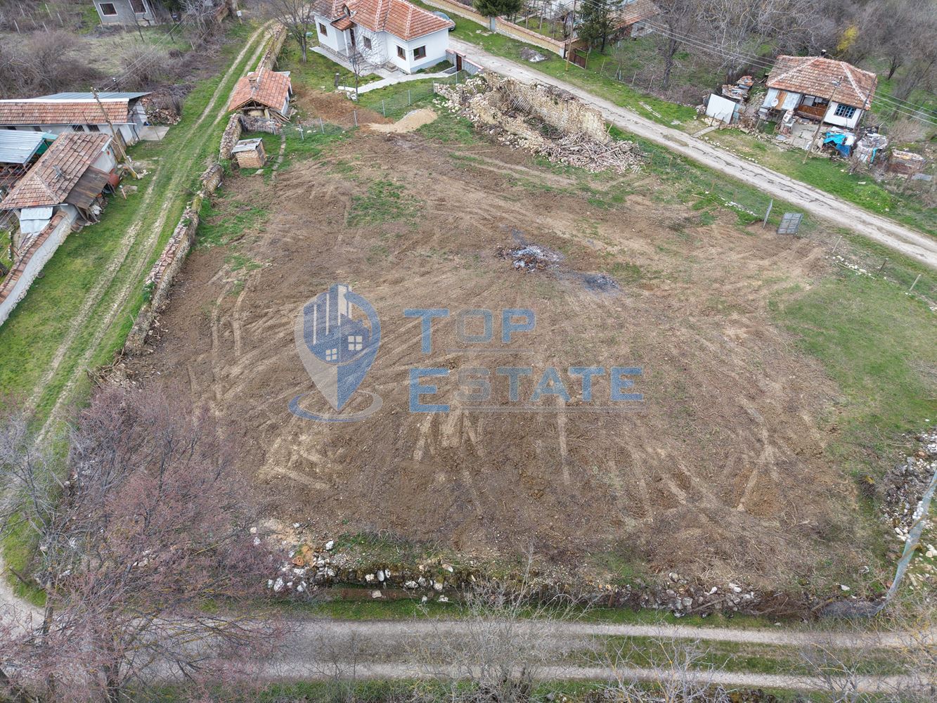 Голям парцел в регулация в село Русаля - 0