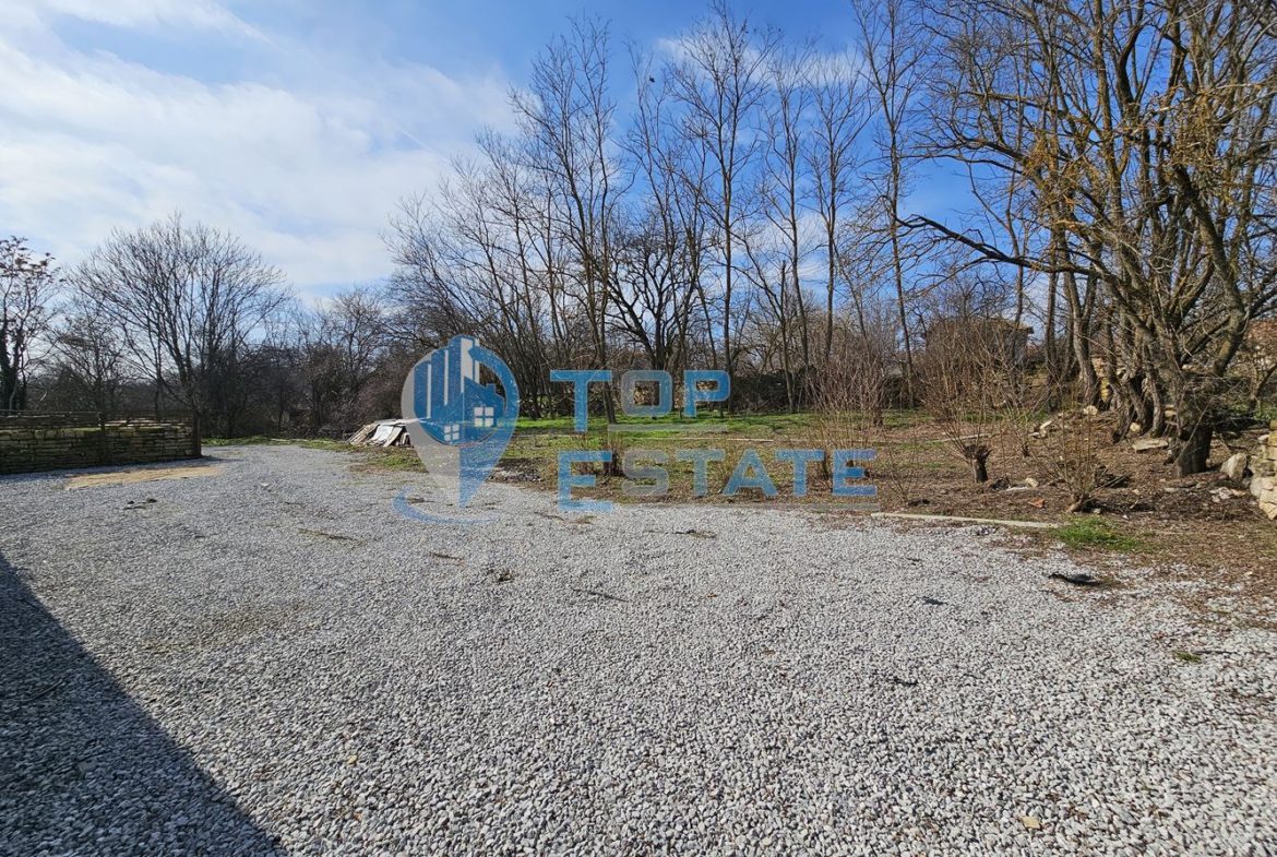 Двуетажна къща след ремонт с голям двор в село Горна Липница, област Велико Търново - 0