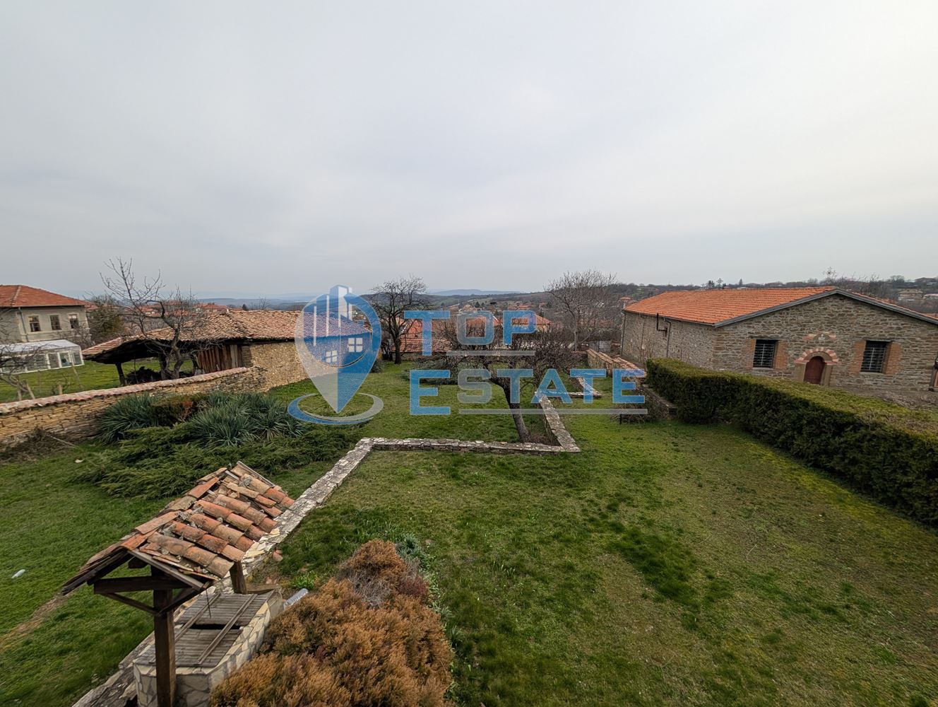 Двуетажна къща във възрожденски стил с кладенец в село Драгижево - 0