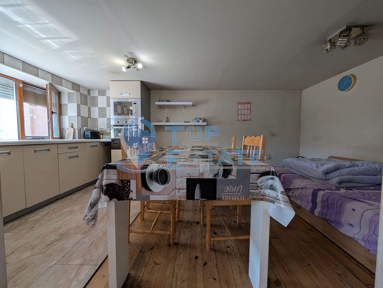 Тухлена къща с гараж и голям двор в село Раданово - 0