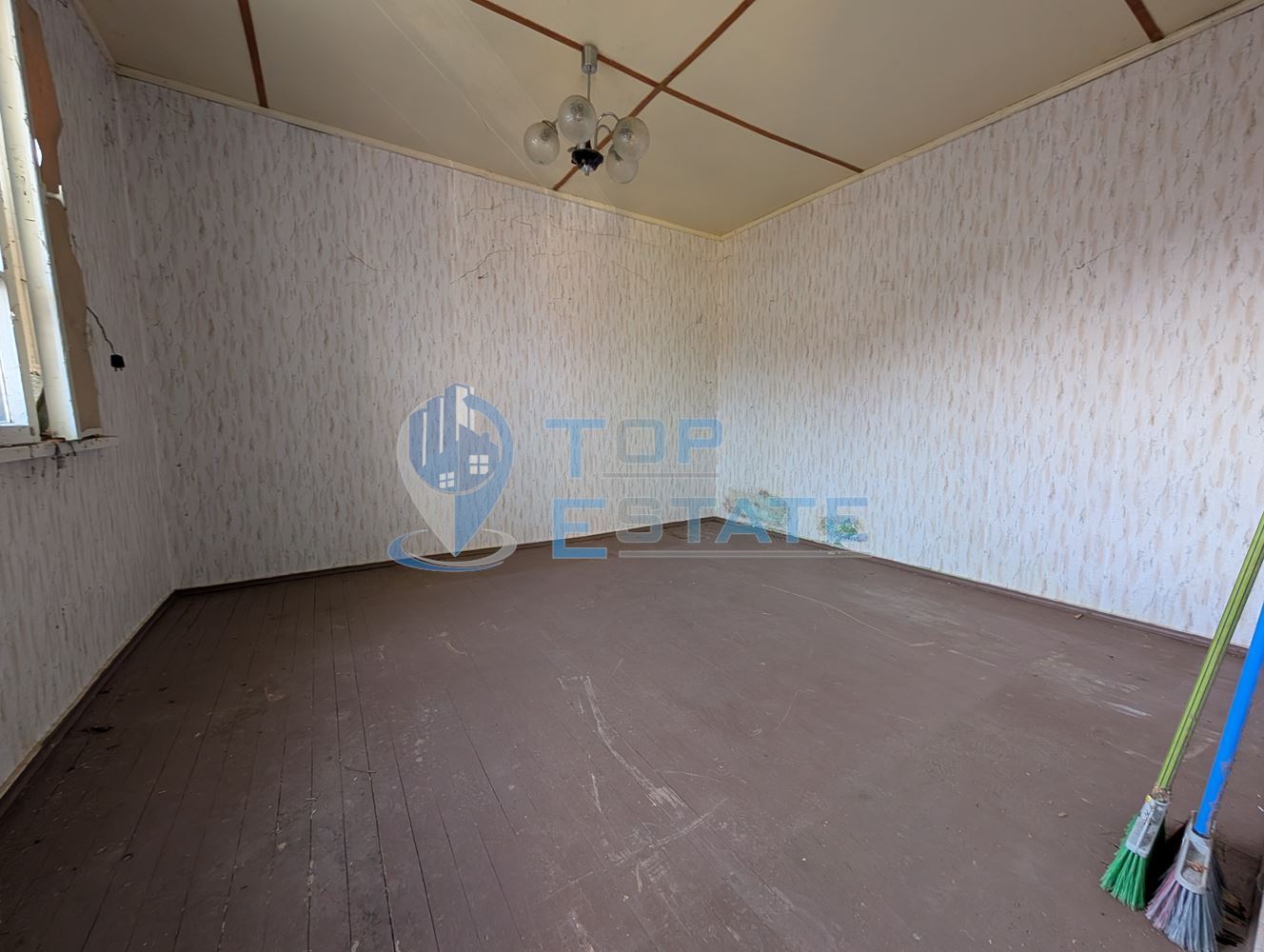 Едноетажна тухлена къща с гараж и кладенец в село Правда - 0