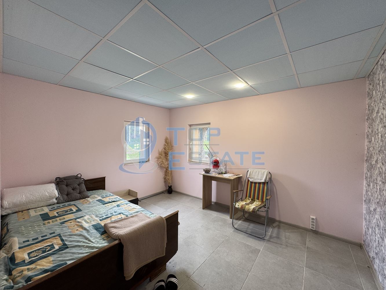 Къща с кладенец и допълнителна постройка в село Пчелище, област Велико Търново - 0