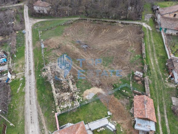 Голям парцел в регулация в село Русаля - 0