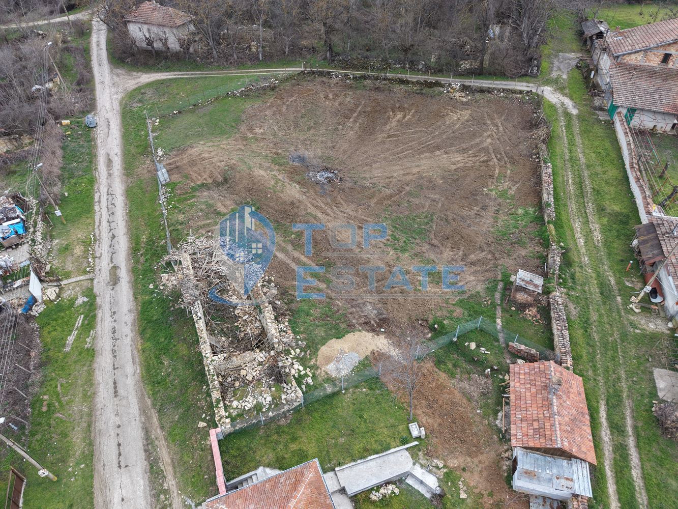 Голям парцел в регулация в село Русаля-0 Голям парцел в регулация в село Русаля - 0