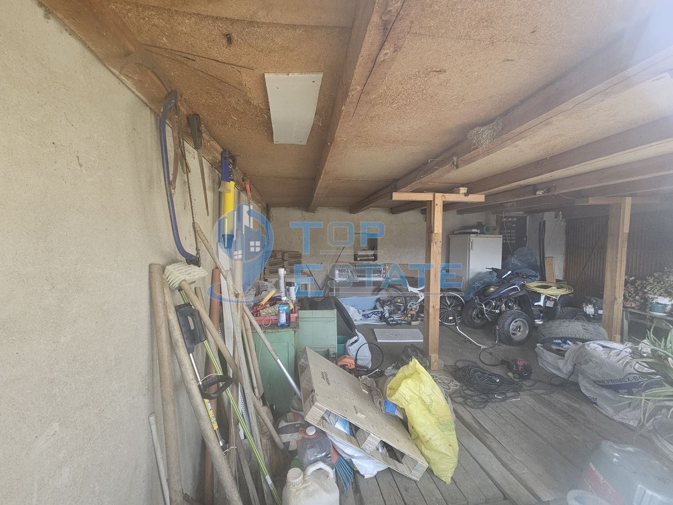 Двуетажна къща с голям двор, кладенец и гараж в село Долна Липница, област Велико Търново - 0