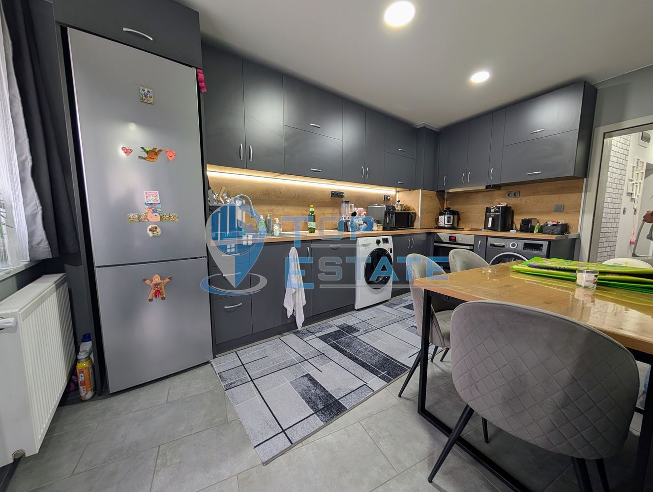 Ремонтиран тристаен тухлен апартамент в централната част на град Плачковци - 0