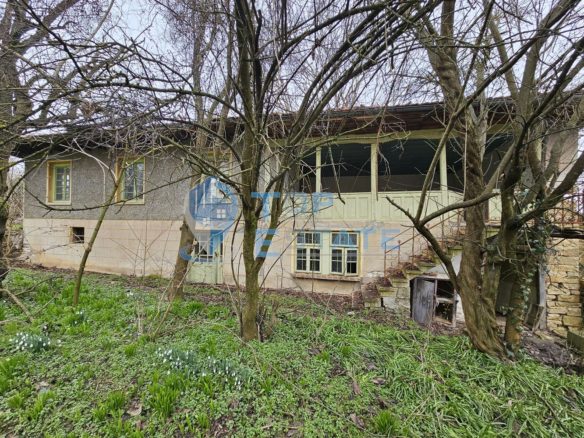 Голям парцел със стара къща и два кладенеца в село Паскалевец, област Велико Търново - 0