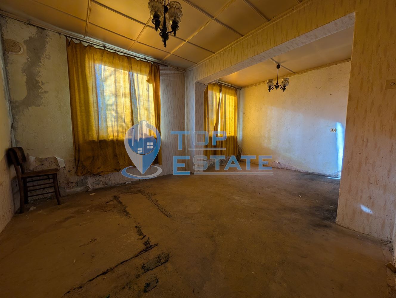 Едноетажна тухлена къща с гараж и кладенец в село Правда - 0