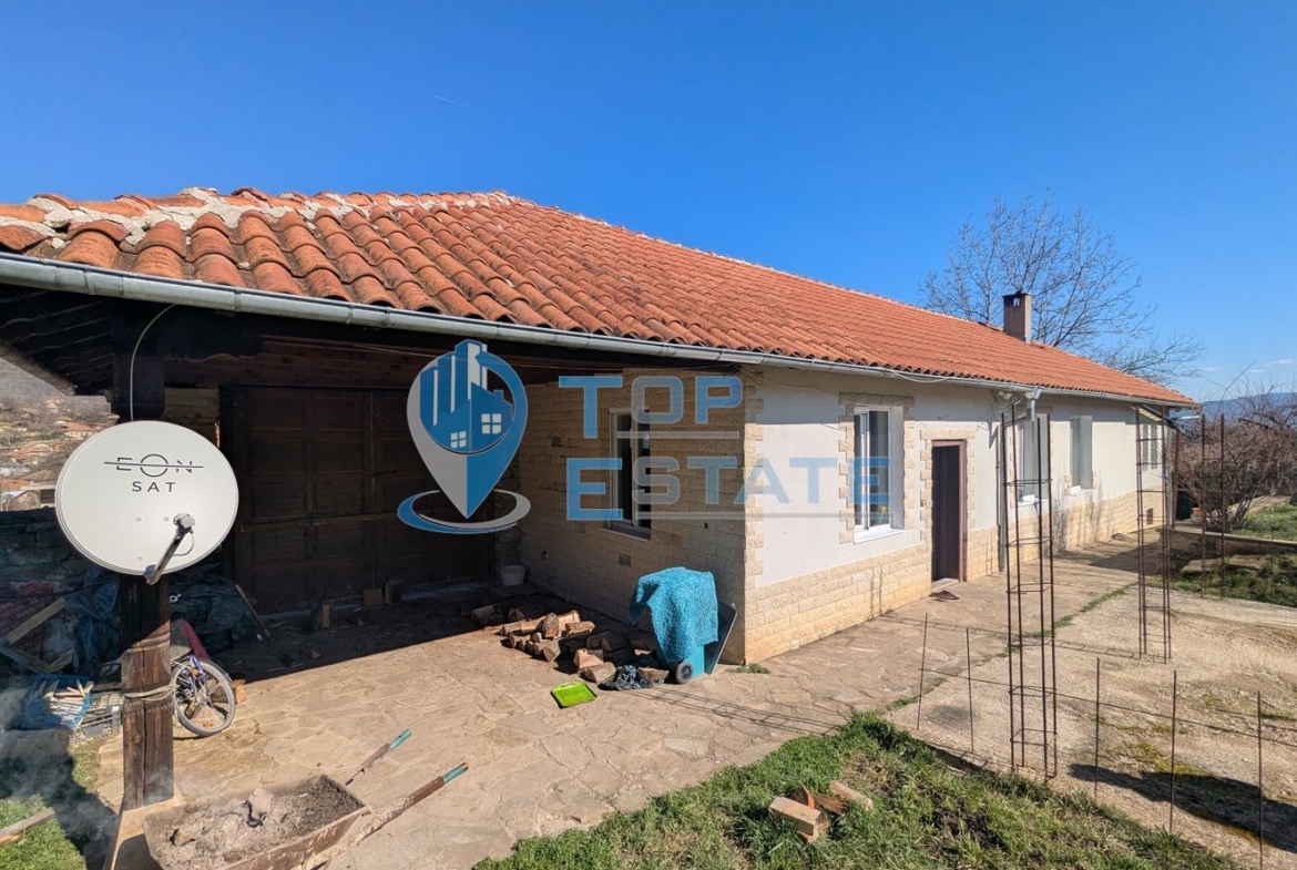 Ремонтирана и готова за нанасяне къща в село Пчелище, област Велико Търново - 0