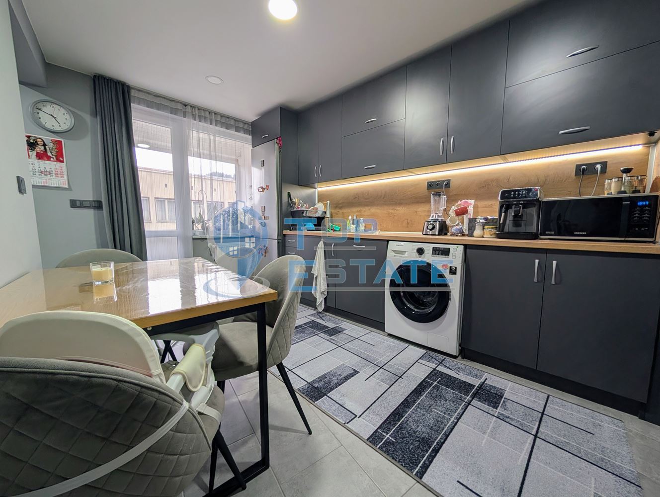 Ремонтиран тристаен тухлен апартамент в централната част на град Плачковци - 0