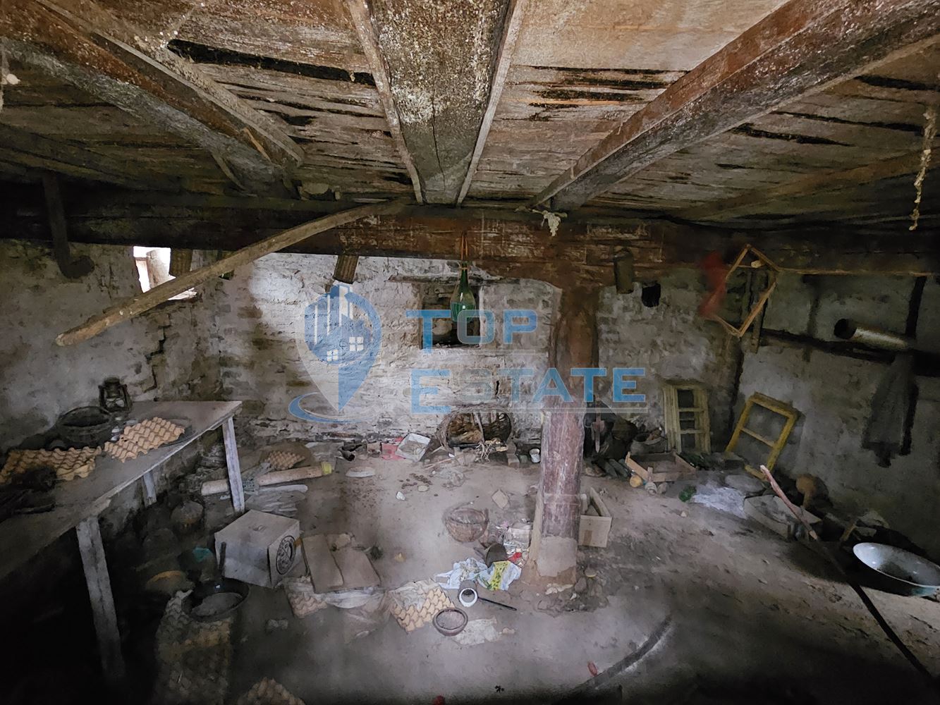 Голям парцел със стара къща и два кладенеца в село Паскалевец, област Велико Търново - 0